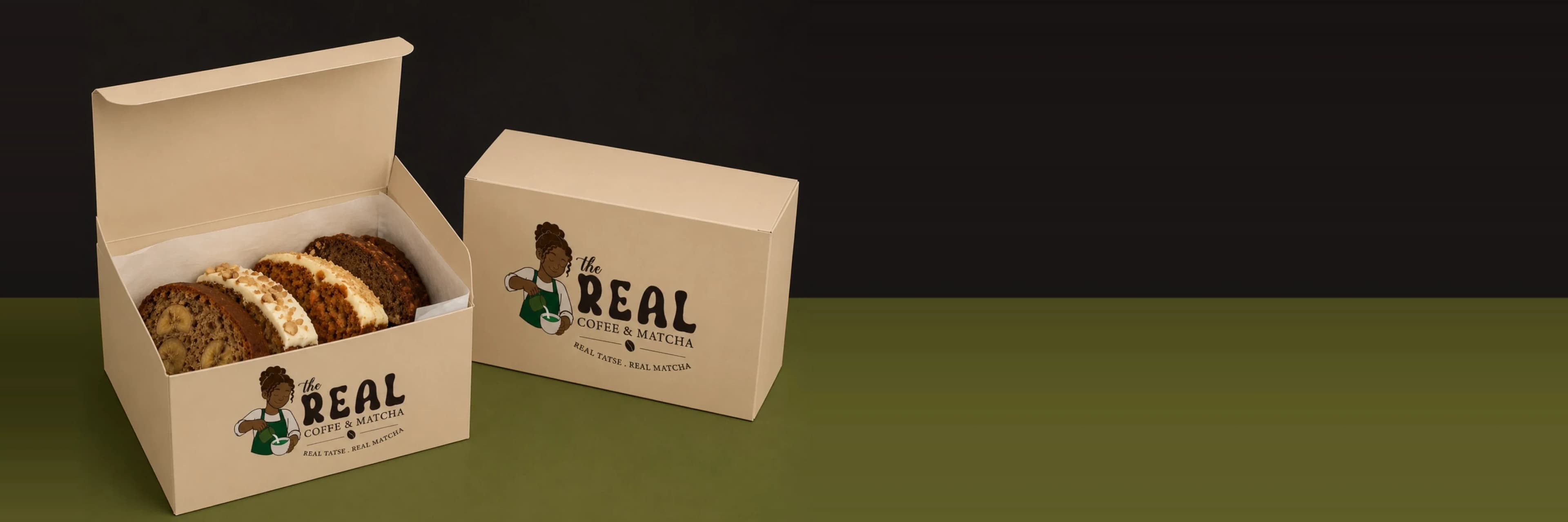 Coffret The Real garni de tranches de banana bread et de carrot cake